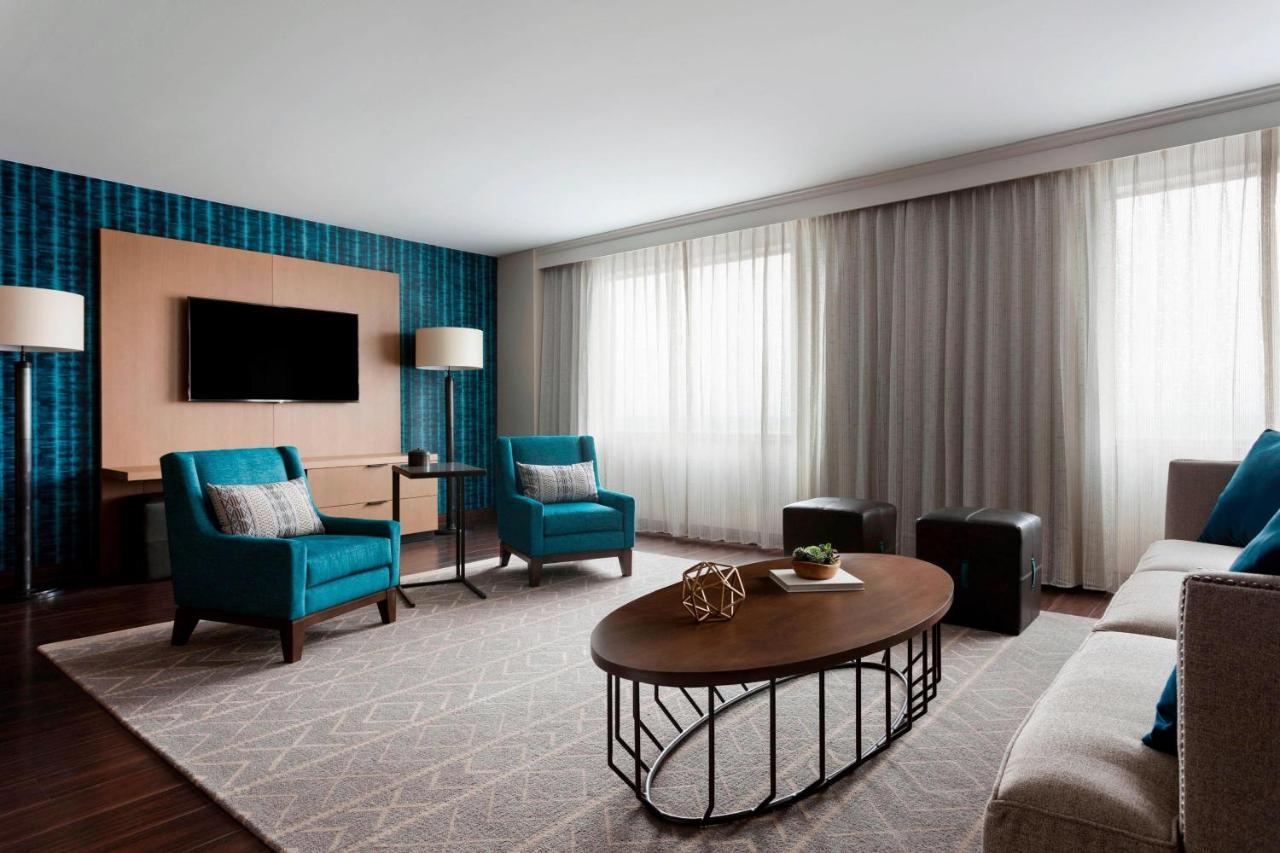 Des Moines Marriott Downtown Hotel Exterior photo