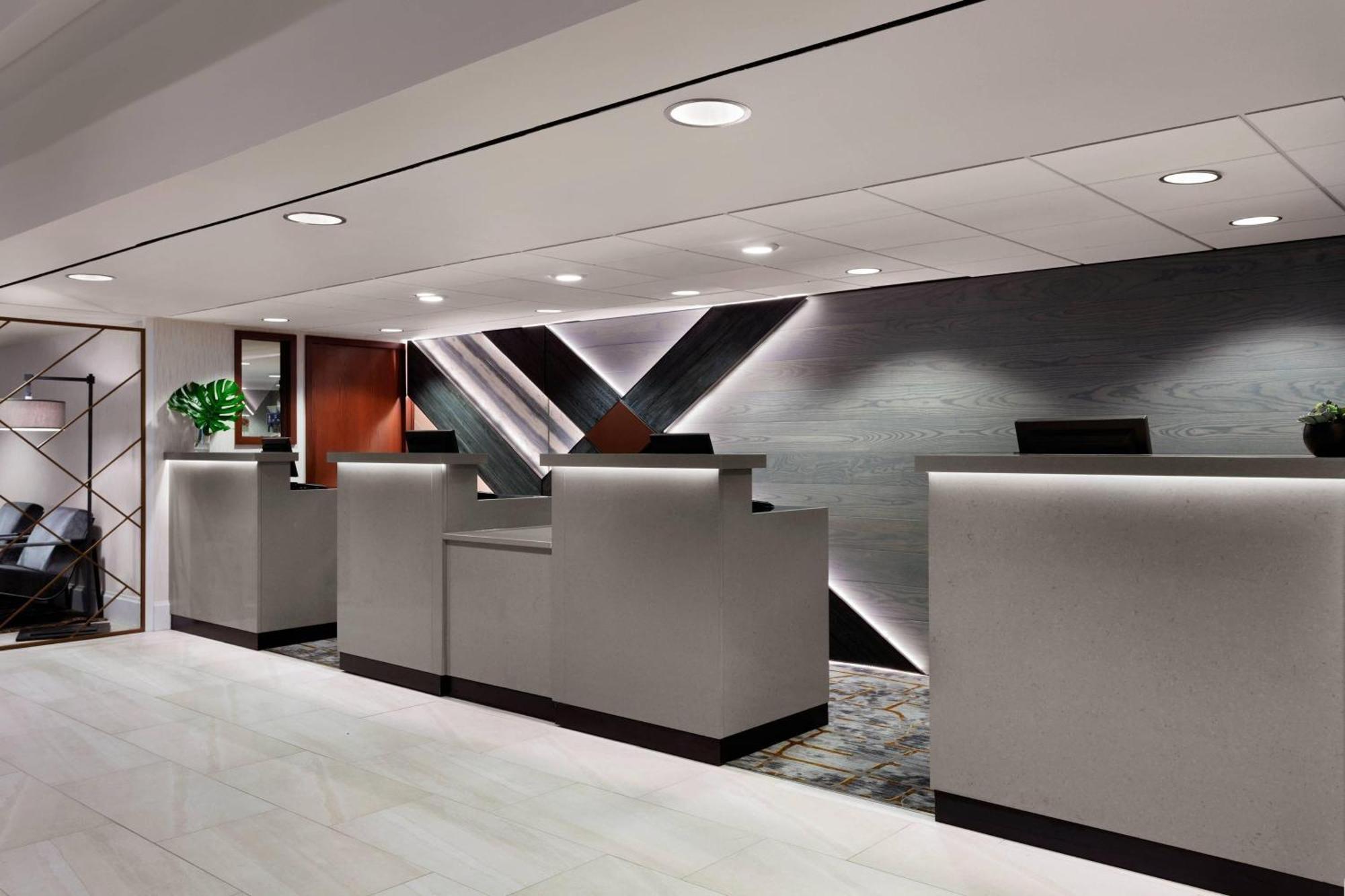 Des Moines Marriott Downtown Hotel Exterior photo