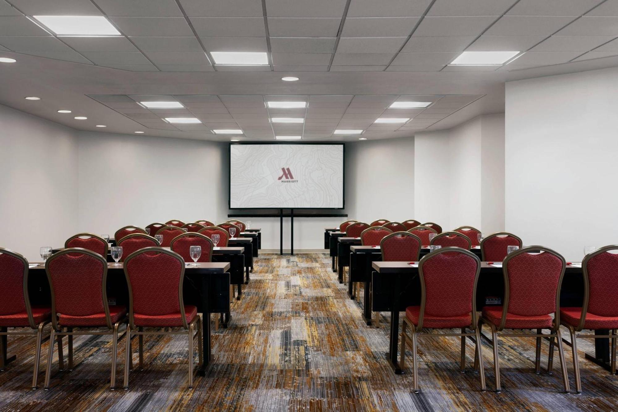 Des Moines Marriott Downtown Hotel Exterior photo
