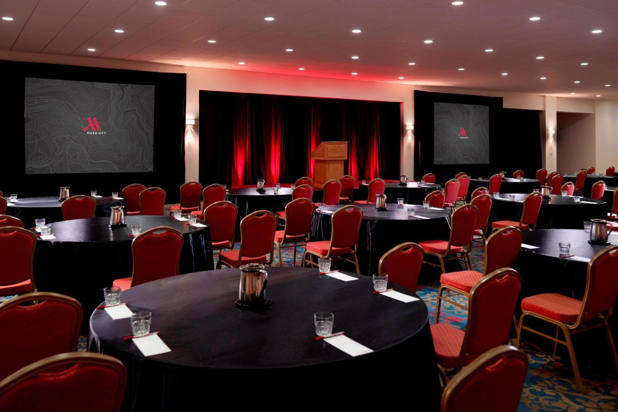 Des Moines Marriott Downtown Hotel Exterior photo