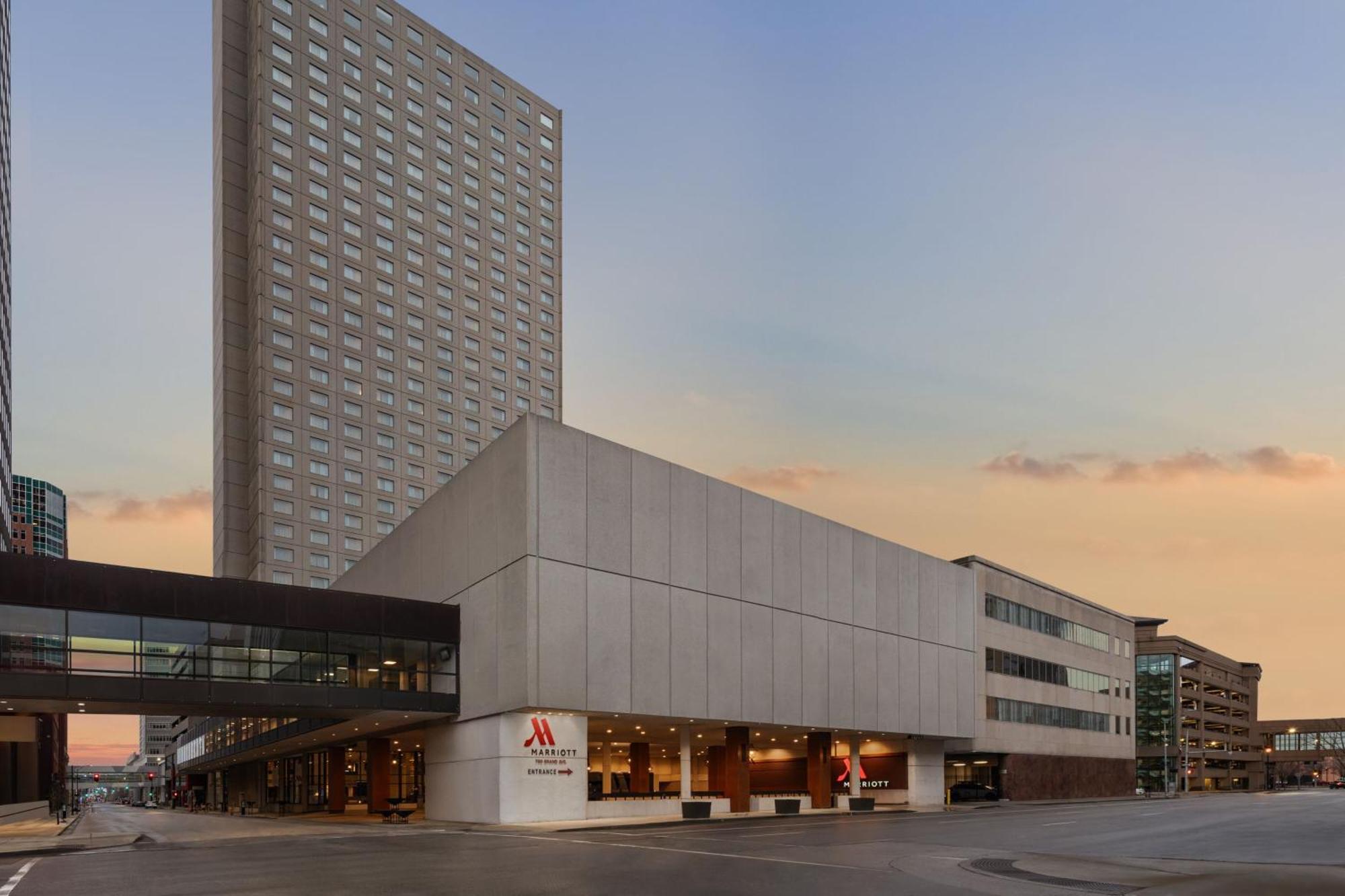 Des Moines Marriott Downtown Hotel Exterior photo