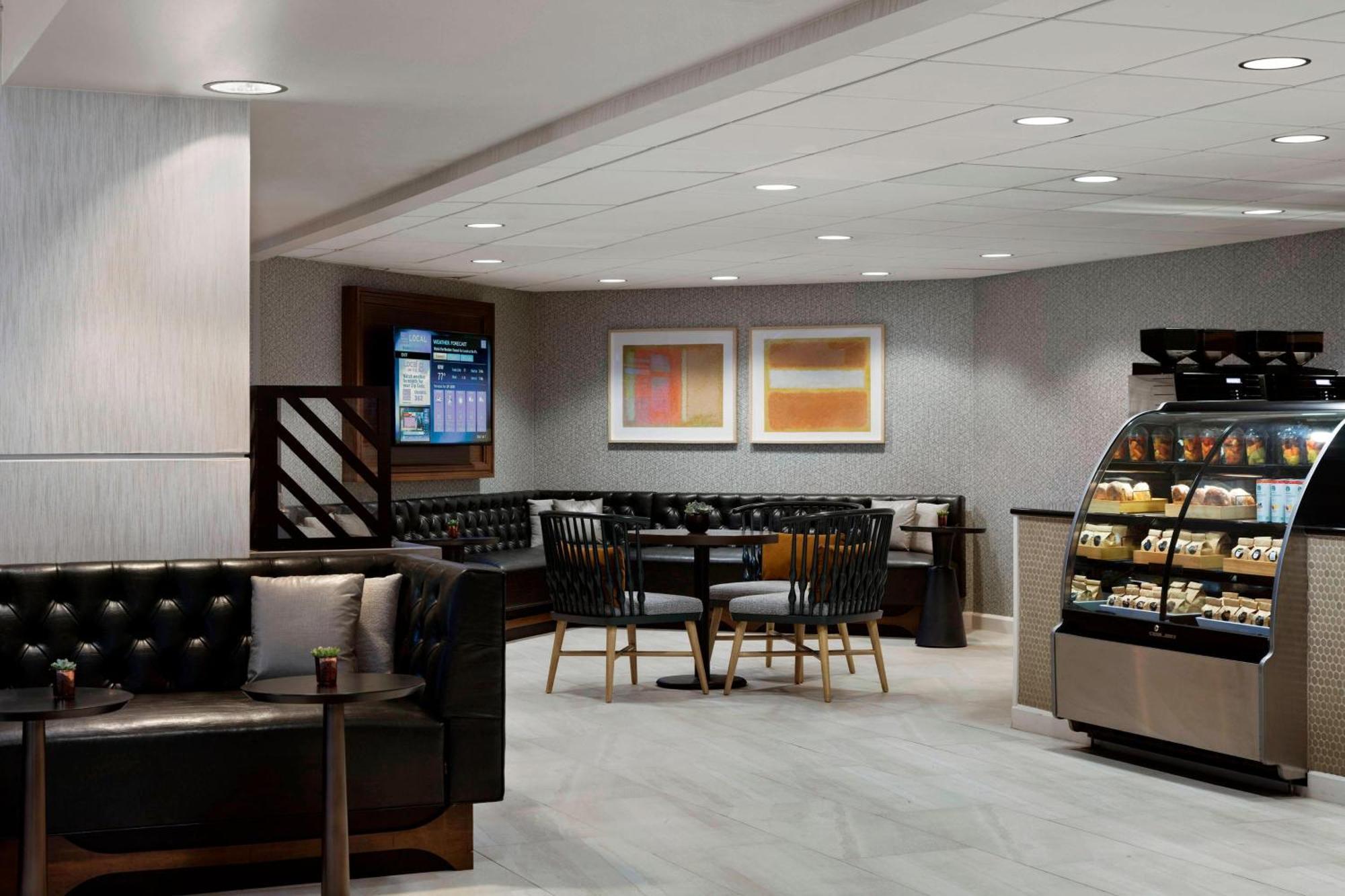 Des Moines Marriott Downtown Hotel Exterior photo