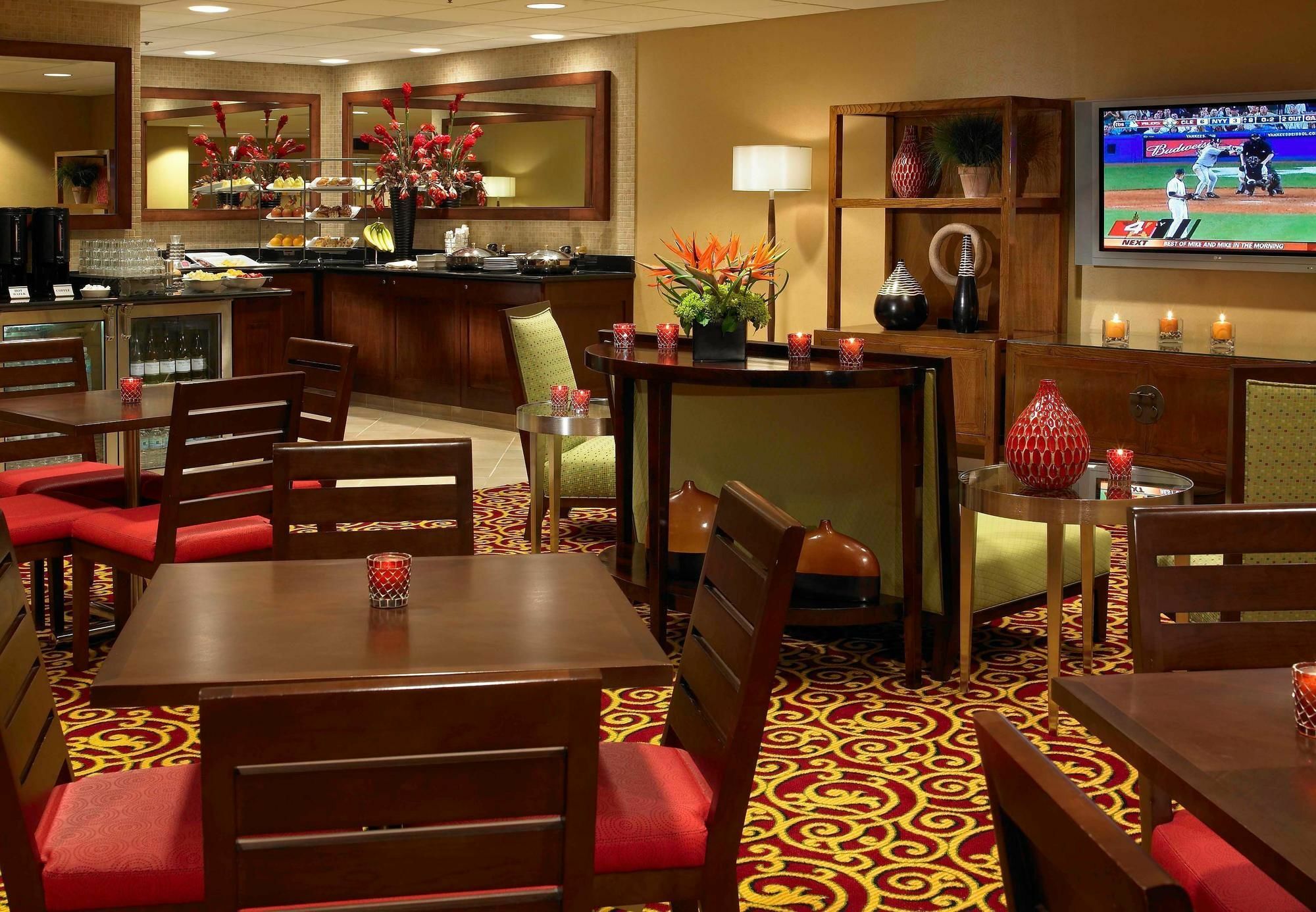 Des Moines Marriott Downtown Hotel Exterior photo
