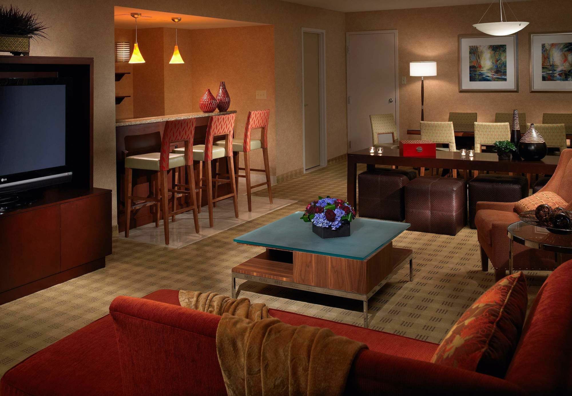 Des Moines Marriott Downtown Hotel Exterior photo
